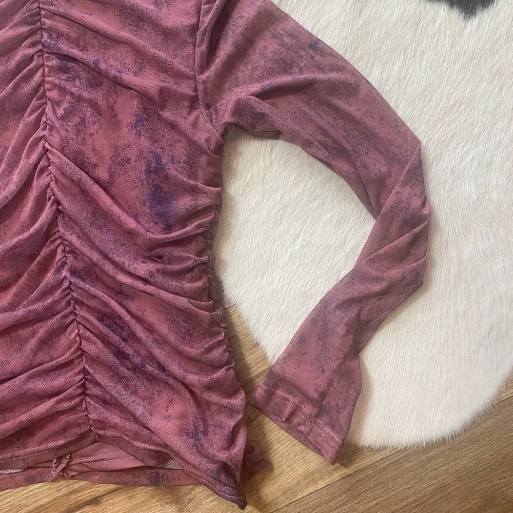 Zara ruched mesh or tulle long sleeve top in a purple or mauve tie-dye/swirl - Picture 4 of 9